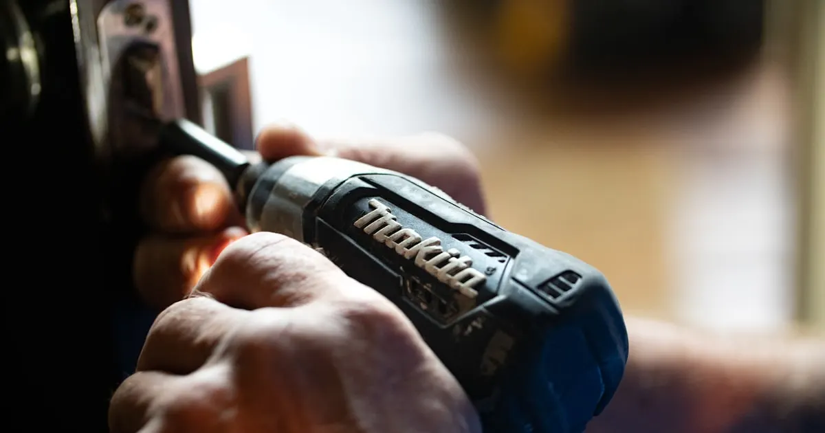Contractor fastening hardware with a power drill